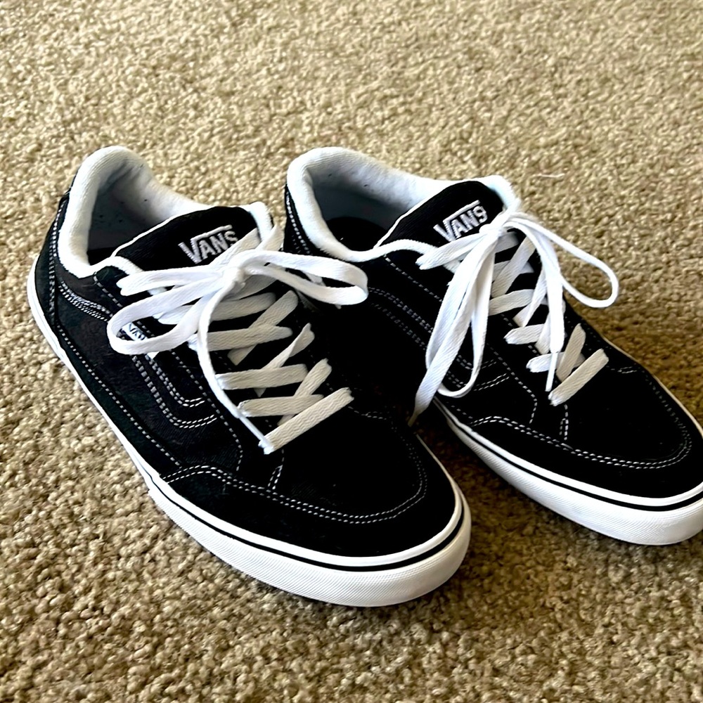 VANS Bearcat Black and White Men’s Size 10 EUC!